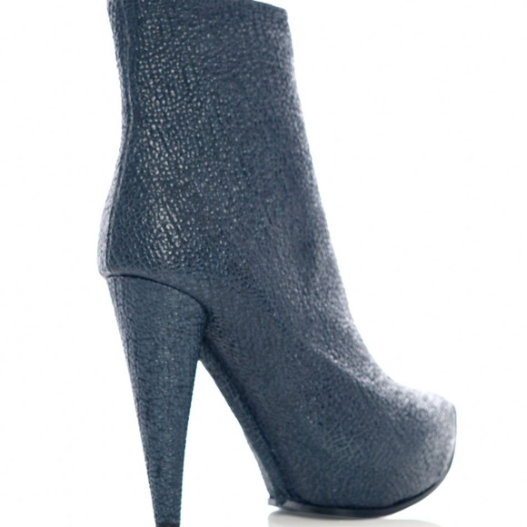 NIB ACNE Studios Araceli Texture leather boots